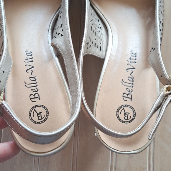 NEW Bella Vita Pointy Sling Back Kitten Heel Metallic Cutout Perforated Pumps - Picture 4 of 7